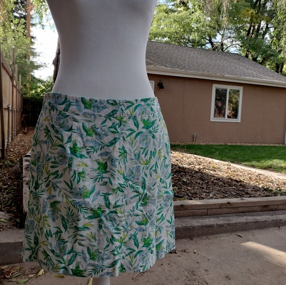 Ellen Tracy Linen Floral Green Skort